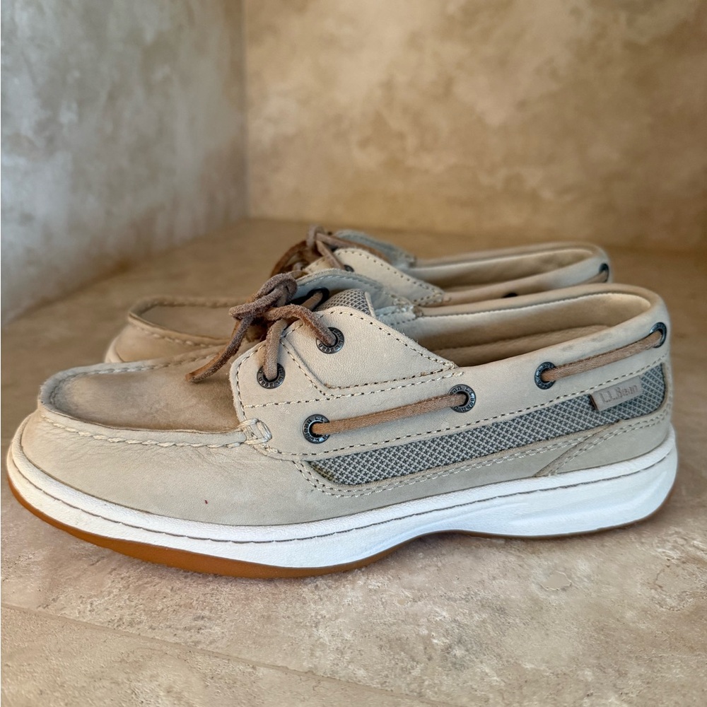 L.L. Bean Leather Boat Shoes Women’s Size 6 Beige Like New Comfort Casual